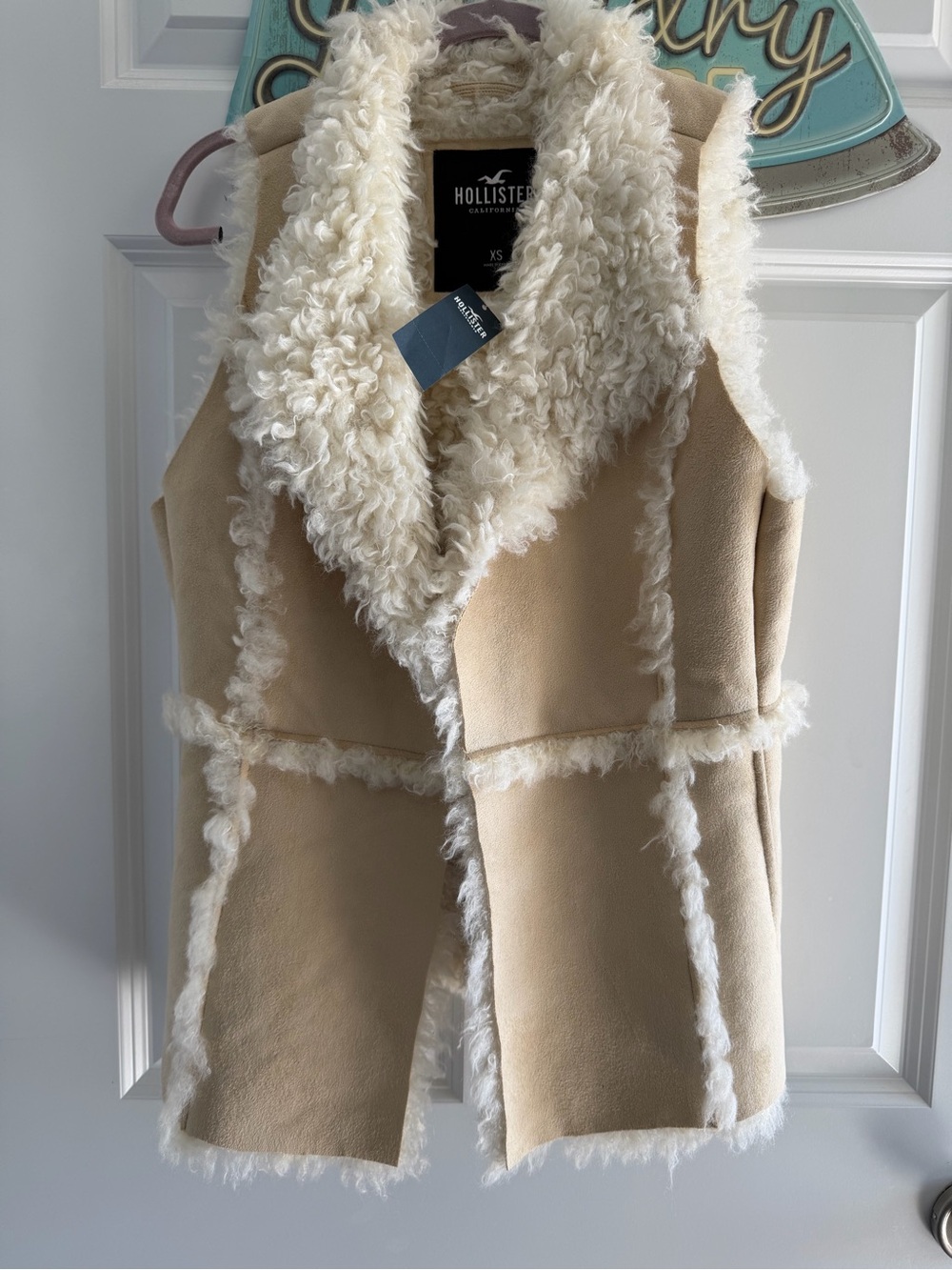 Hollister women Cream Faux-Shearlin Vest with Plush Collar